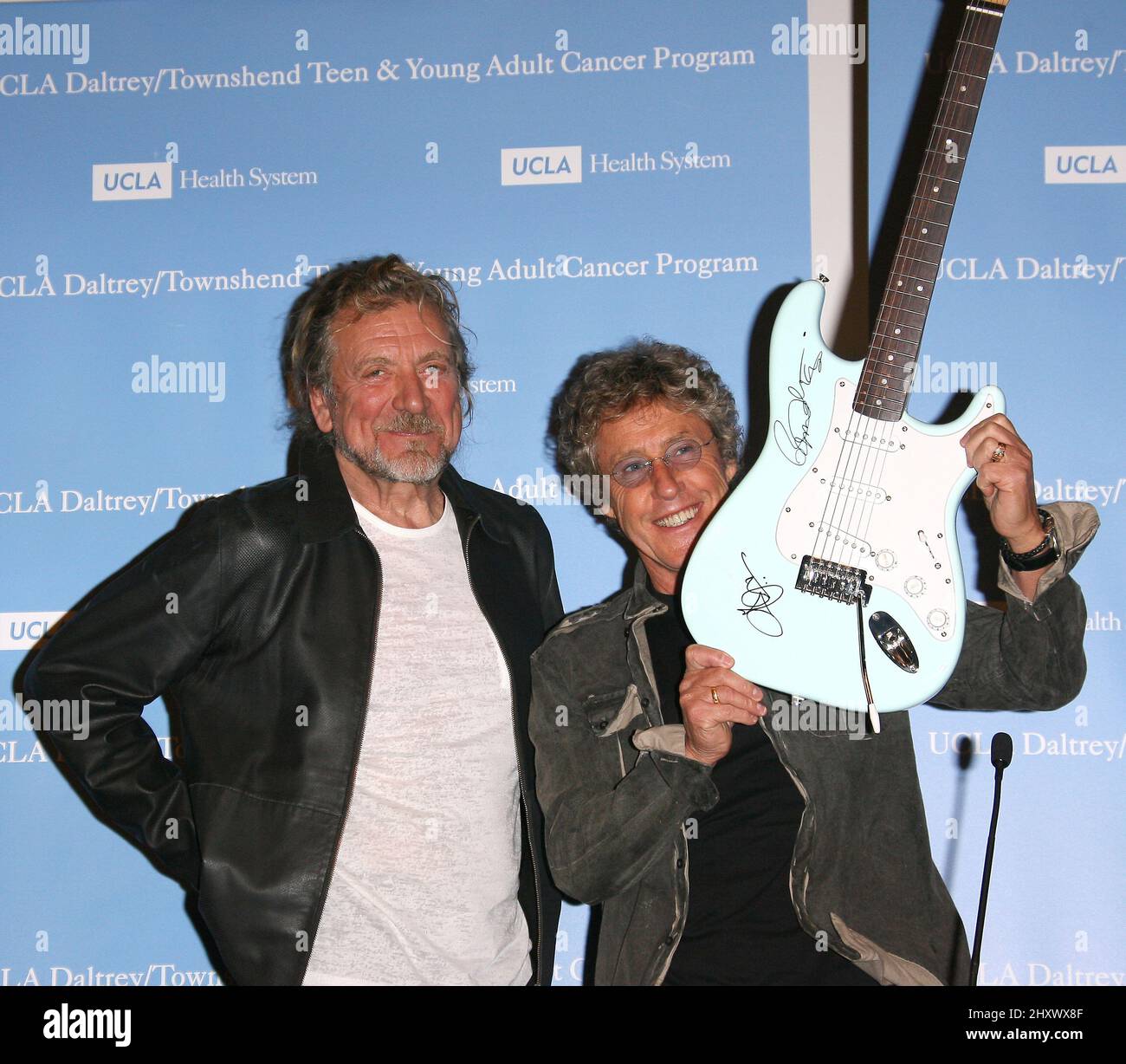 Robert Plant and Roger Daltery at a news conference at the Ronald Reagan UCLA Medical Center in Los Angeles. Daltrey and Plant pledged to raise money to renovate part of the hospital pediatric floor into a separate space for patients ages 15 to 24 Stock Photo