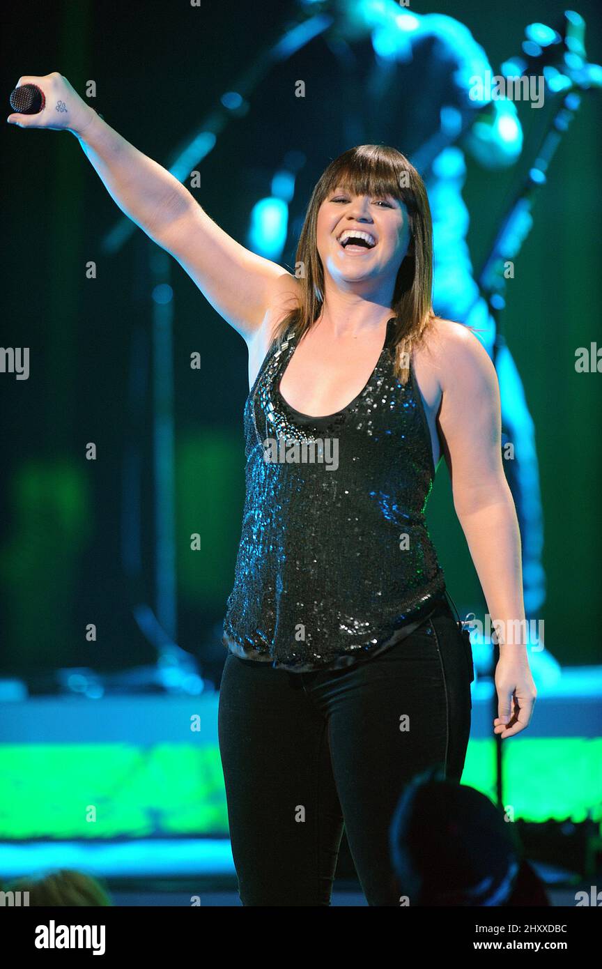 Kelly Clarkson 2012 tour stops at the Durham Performing Arts Center