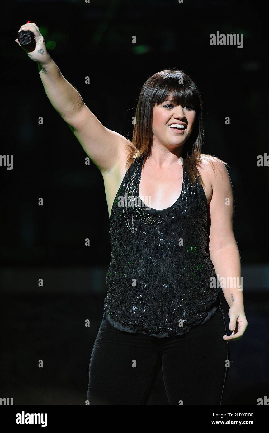 Kelly Clarkson 2012 tour stops at the Durham Performing Arts Center