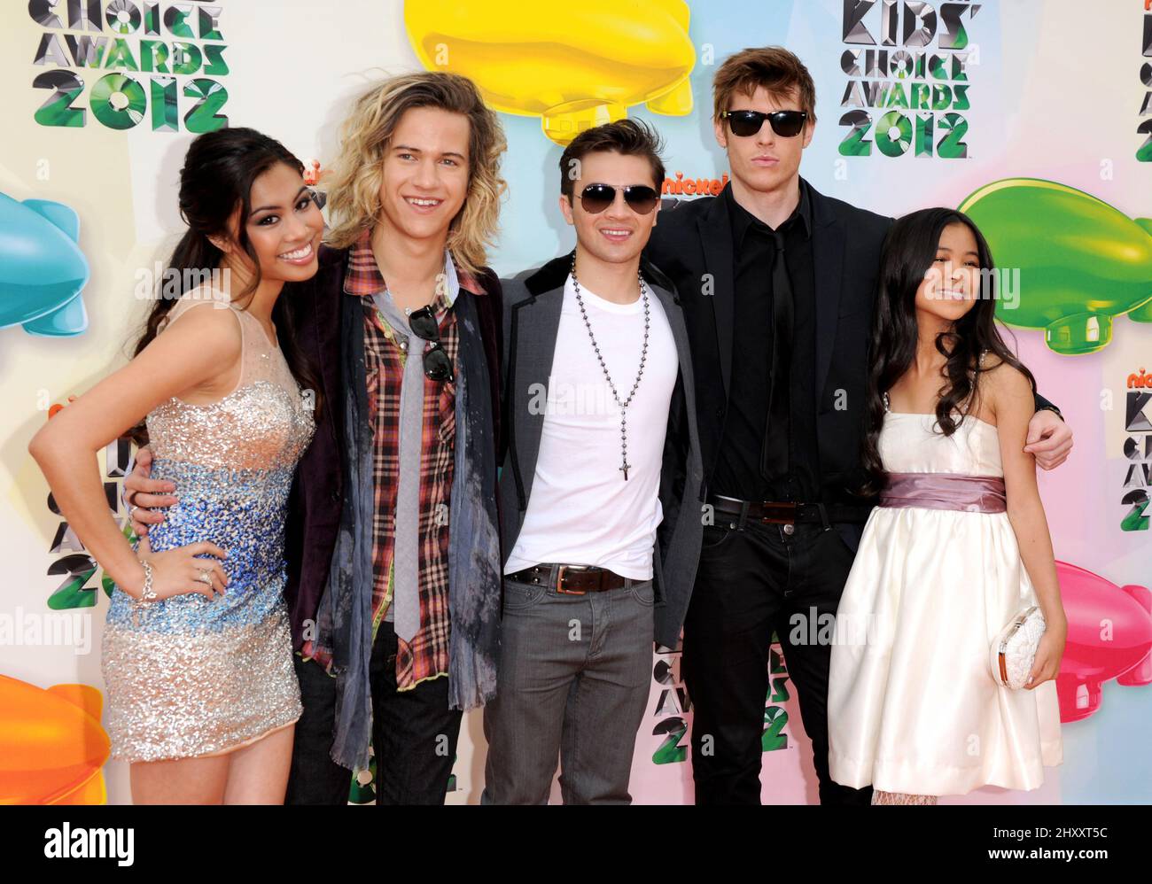 Ashley Argota, and cast of Bucket and Skinner's Epic Adventures at the