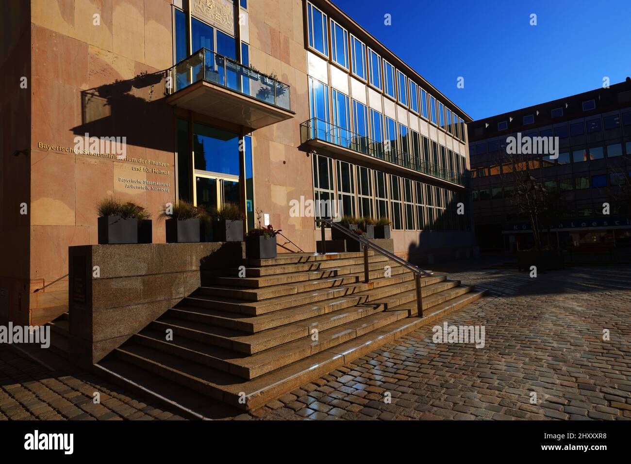 Kunst, Finanzamt, Nürnberg, moderne Architektur beim Finanzamt in der Innenstadt oder Altstadt von Nuremberg oder Nuernberg, Franken, Bayern Stock Photo