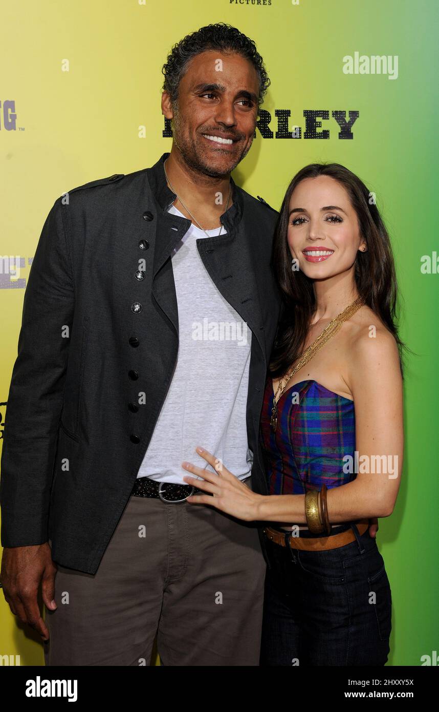 Rick Fox and girlfriend Eliza Dushku during the "Marley" Los Angeles