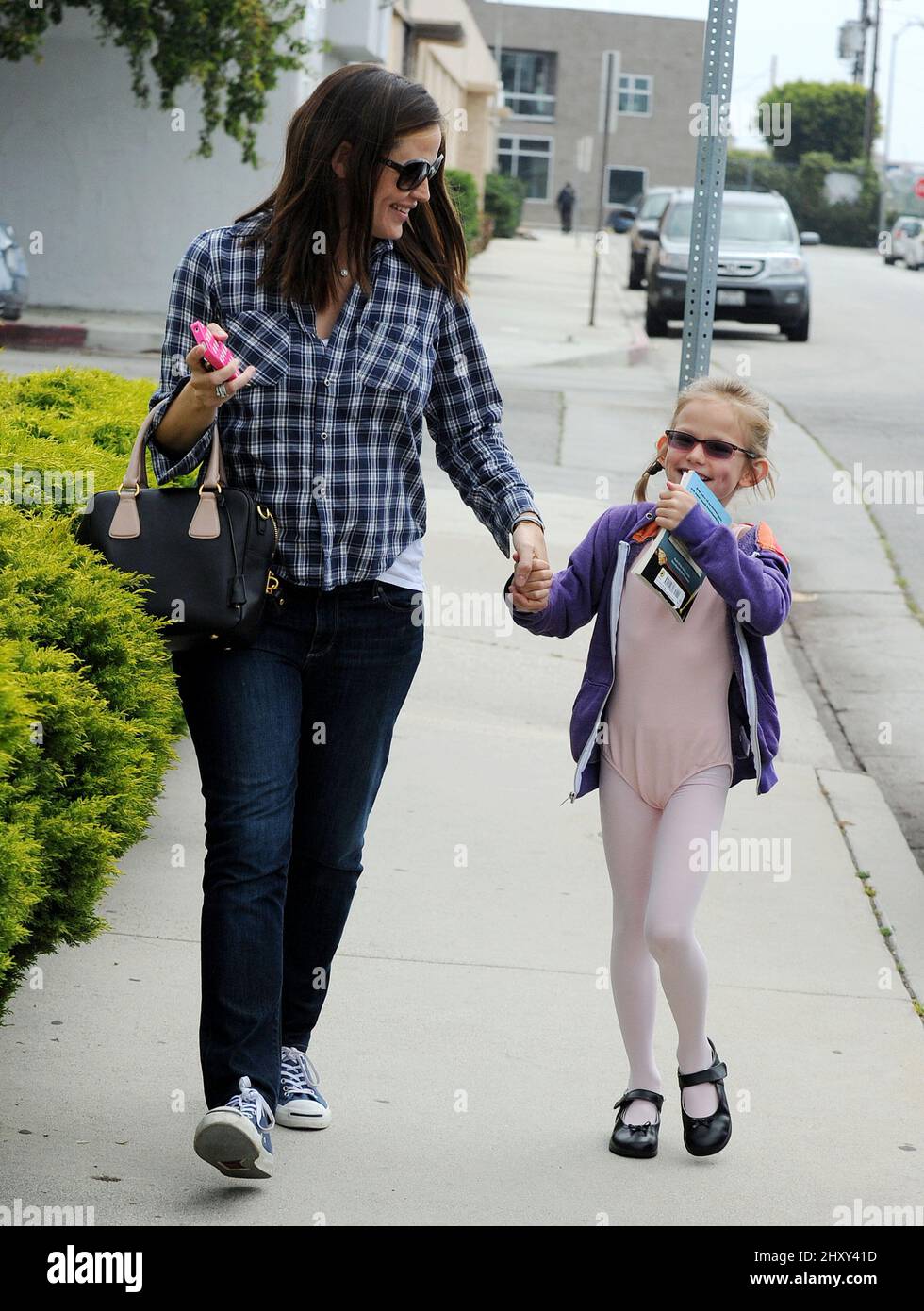 Jennifer Garner is seen taking her daughter Violet to dance class in Santa  Monica, USA Stock Photo - Alamy