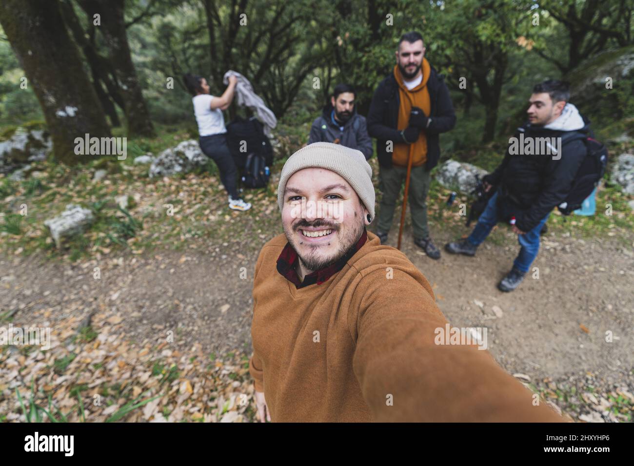 Group young friends hiking hi-res stock photography and images - Alamy