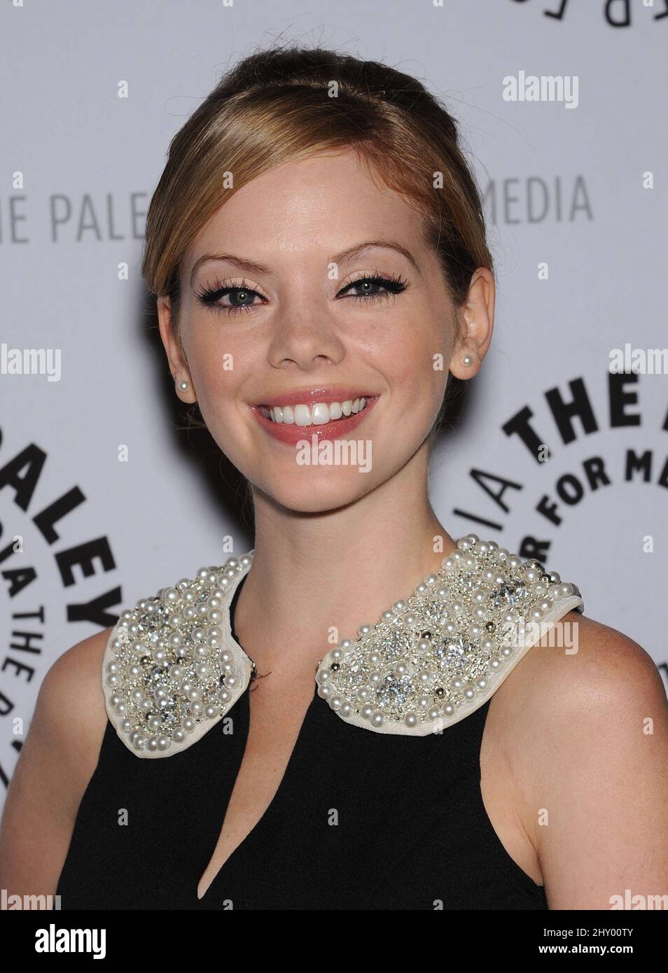 Dreama Walker attending An Evening with the casts of Happy Endings' and 'Don't Trust the B in