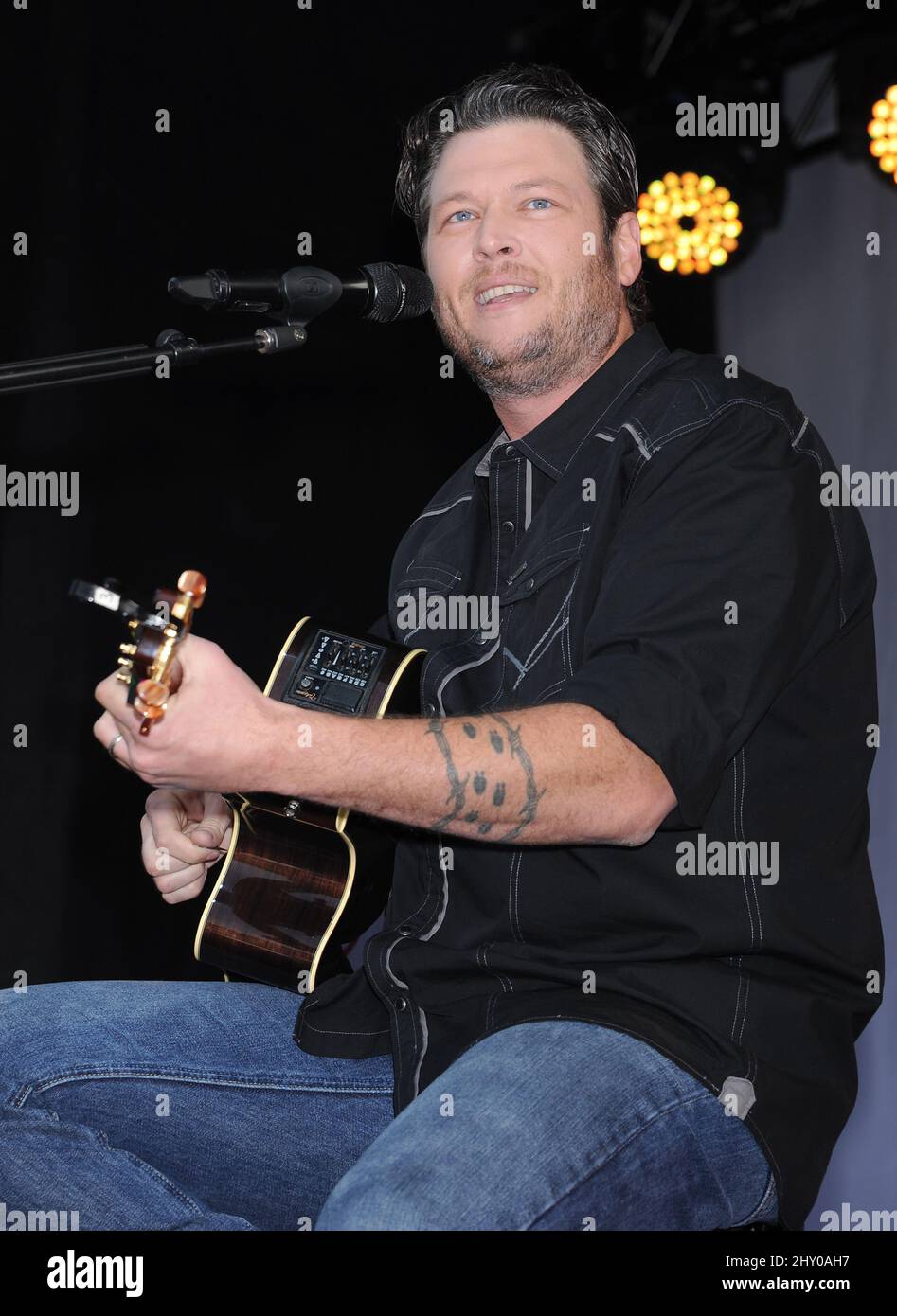 Blake Shelton peforming at the JCP Holiday Giving Tour with Blake