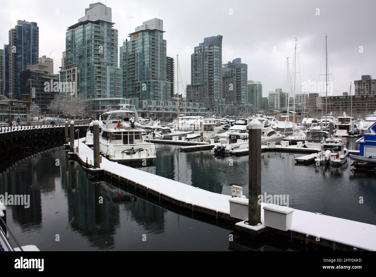 Yachts and sailing boats parked in Coal Harbour, Vancouver, British Columbia, Canada Stock Photo