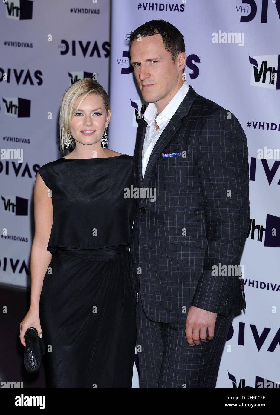 2012/09/04 - Elisha Cuthbert and Dion Phaneuf's Engagement 