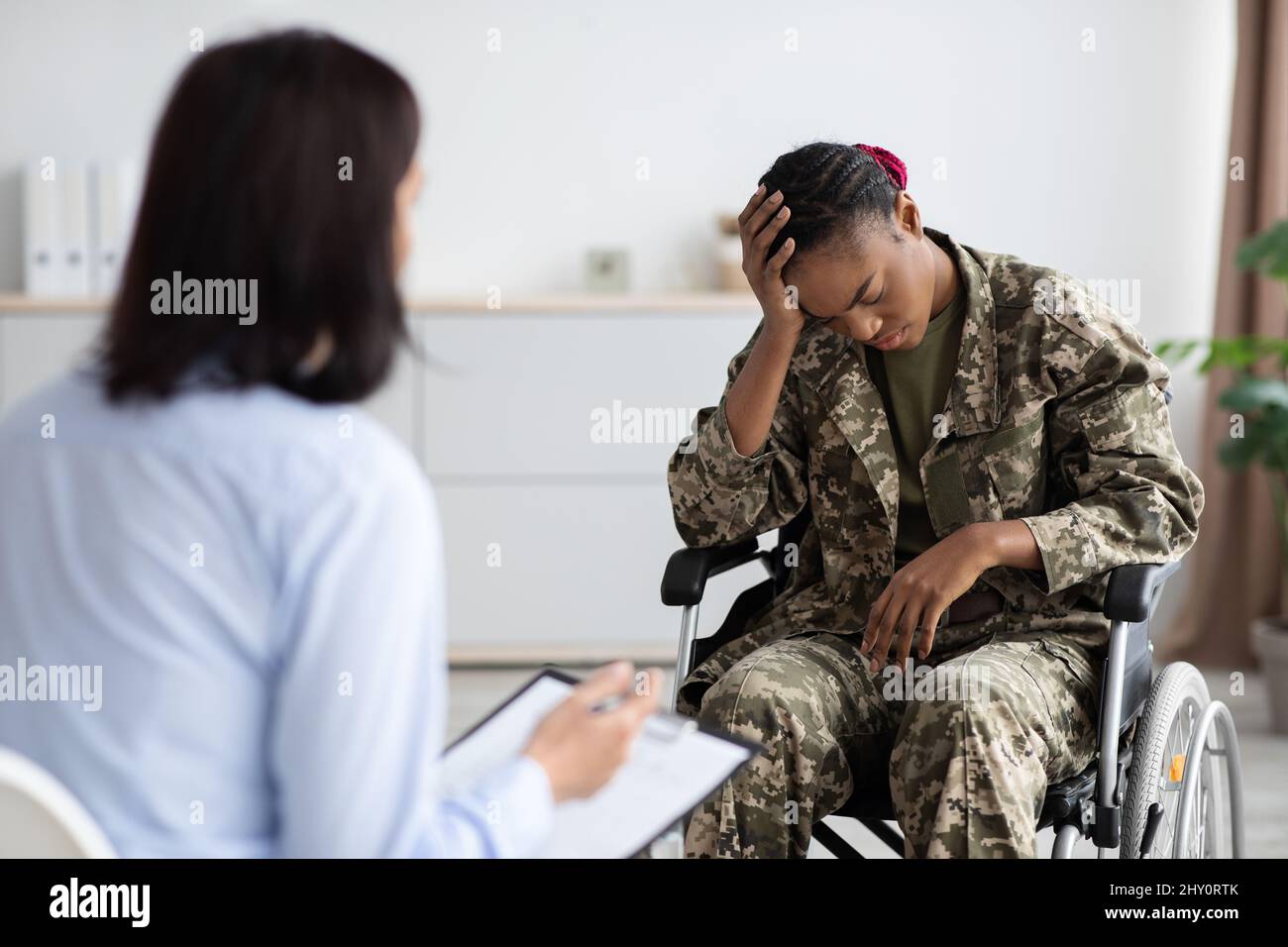 Psychological Therapy For Veterans. Psychologist Lady Having Meeting