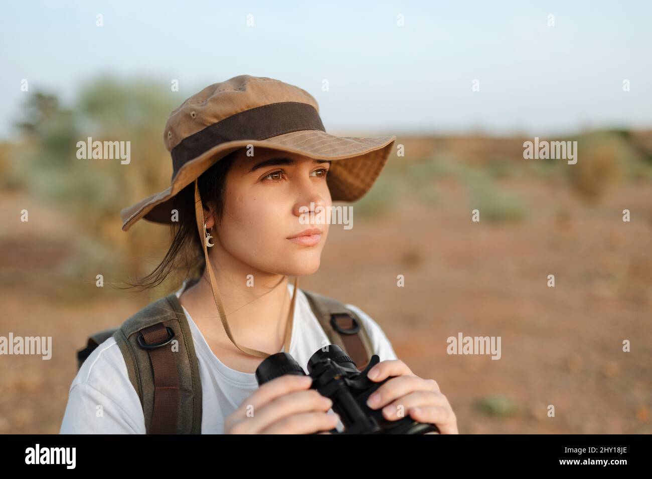 Woman binoculars in desert hi-res stock photography and images - Alamy
