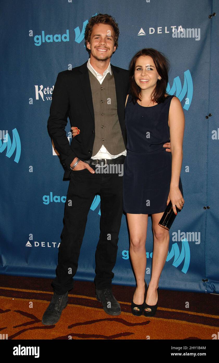 Johnny simmons and mae whitman hi-res stock photography and images - Alamy, image size:841x1390