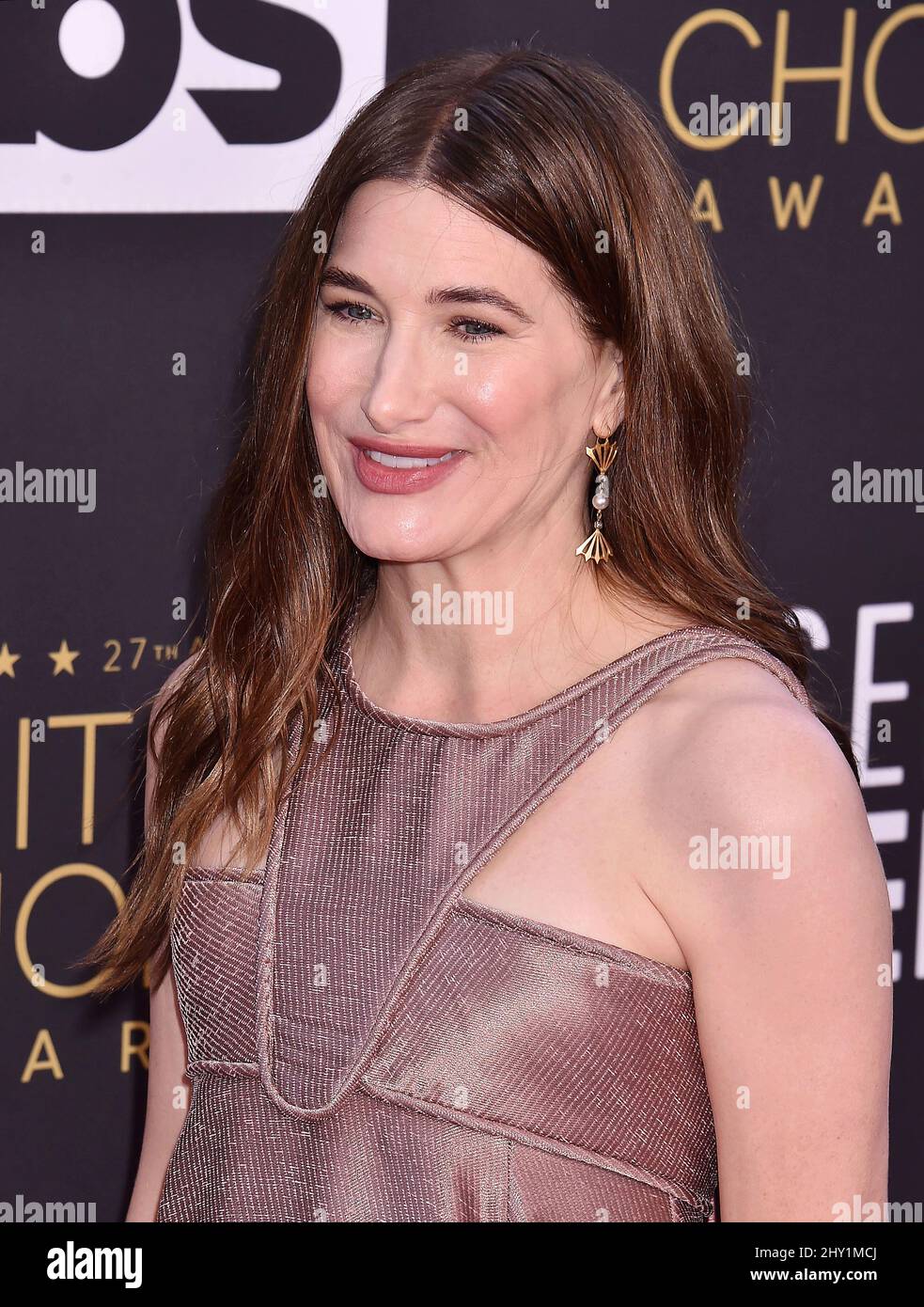 LOS ANGELES, CA - MARCH 13: Kathryn Hahn attends the 27th Annual