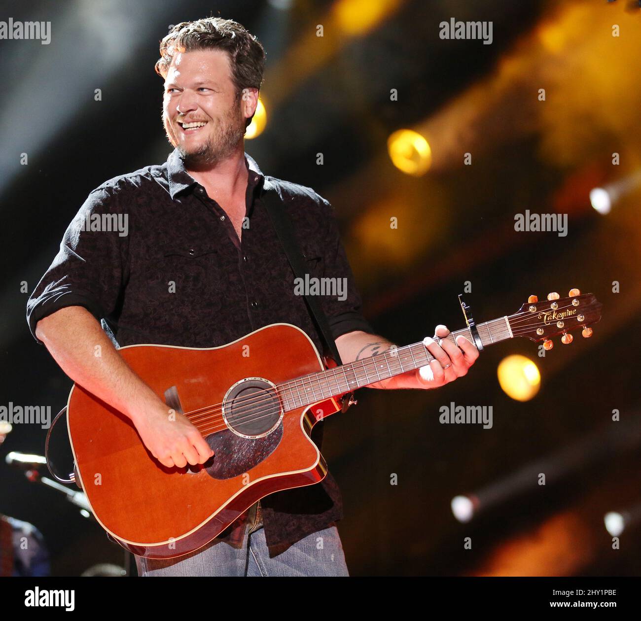 Blake shelton performing during hi-res stock photography and images - Alamy