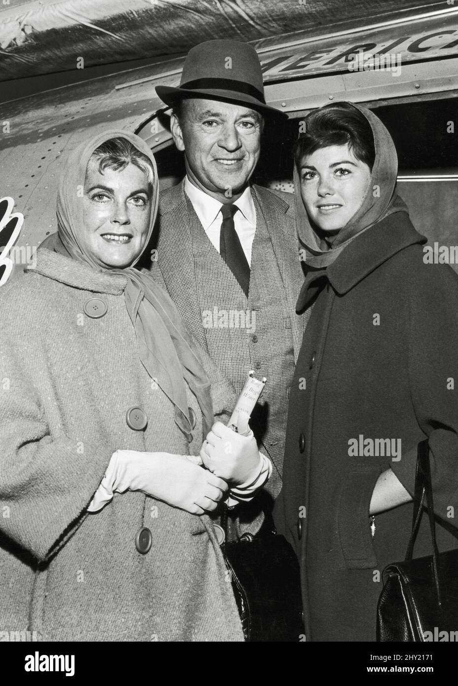 Gary Cooper, wife Veronica Balfe, daughter Maria Cooper traveling to Los Angeles, Ca. 1961. File Reference # 34145-550THA Stock Photo