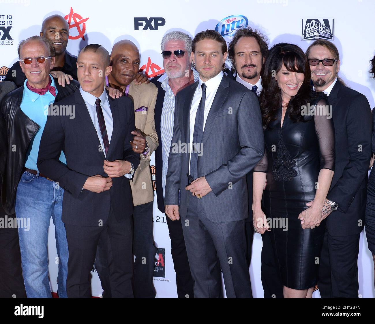 Forføre Ledsager med sig Charlie Hunnam, Sons of Anarchy Cast attends the "Sons Of Anarchy" Season 6  Premiere Screening held at Dolby Theatre, Los Angeles Stock Photo - Alamy