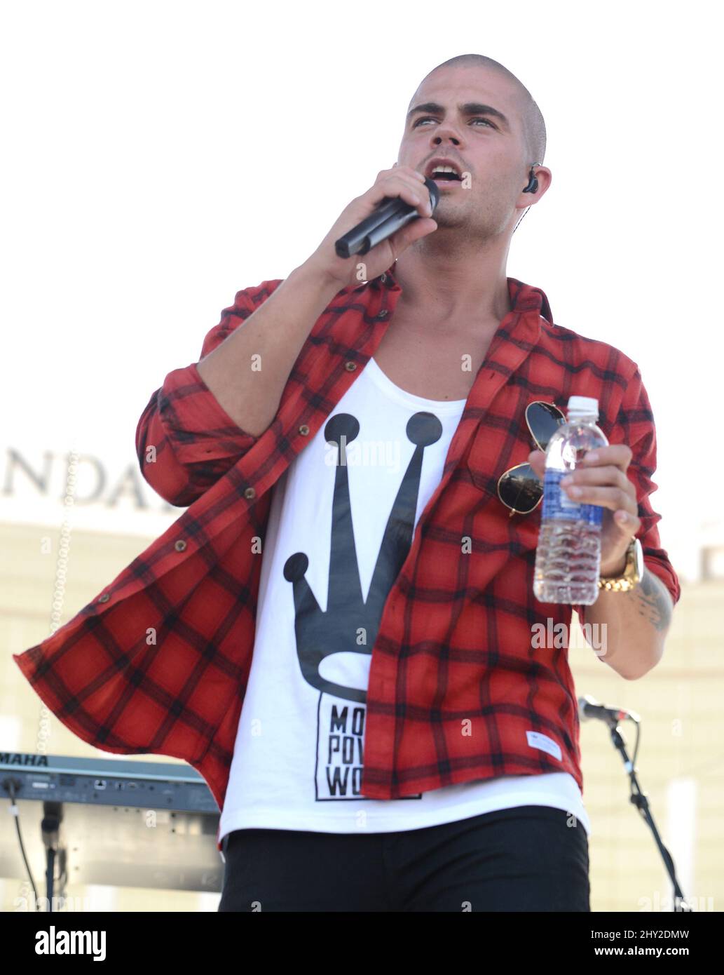 Max George Threads Max george hi-res stock photography and images - Alamy