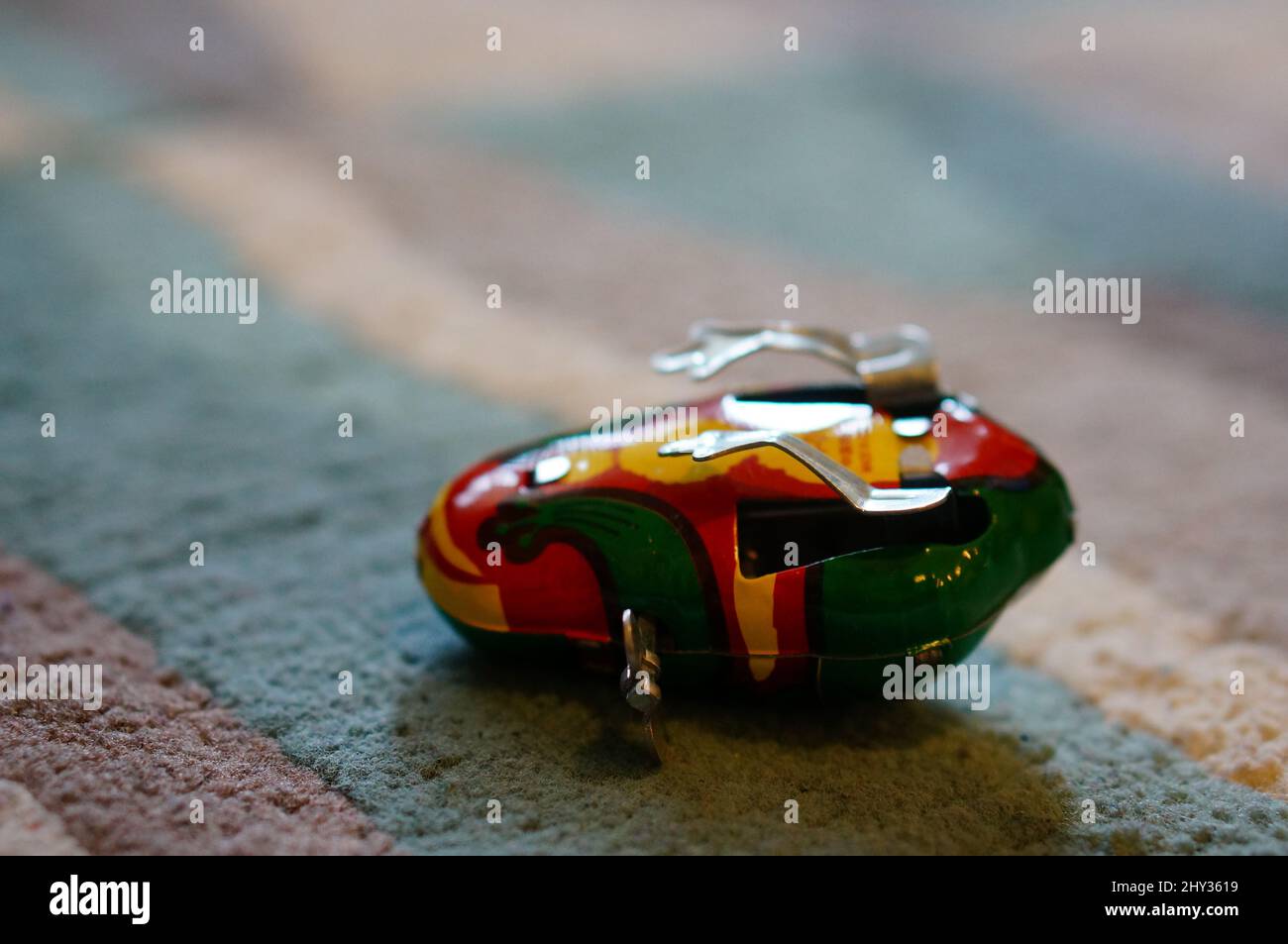 Frog laying down hires stock photography and images Alamy