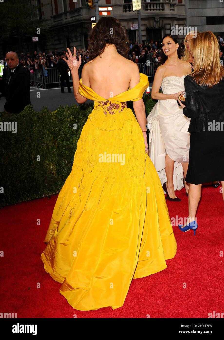 Yellow backless dress hi-res stock photography and images - Alamy
