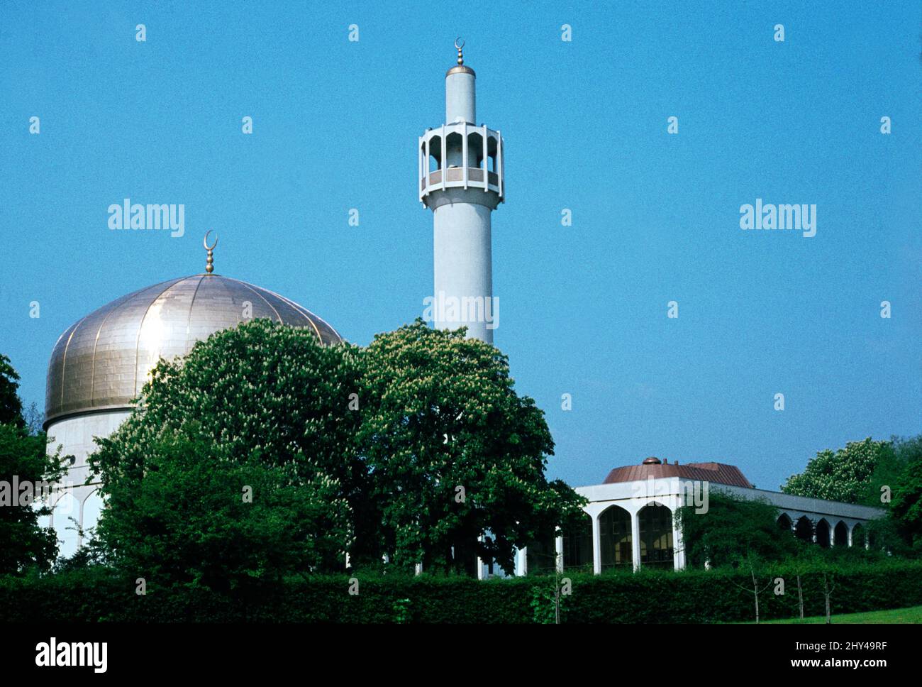 London England Regents Park Mosque Dome & Minaret Stock Photo