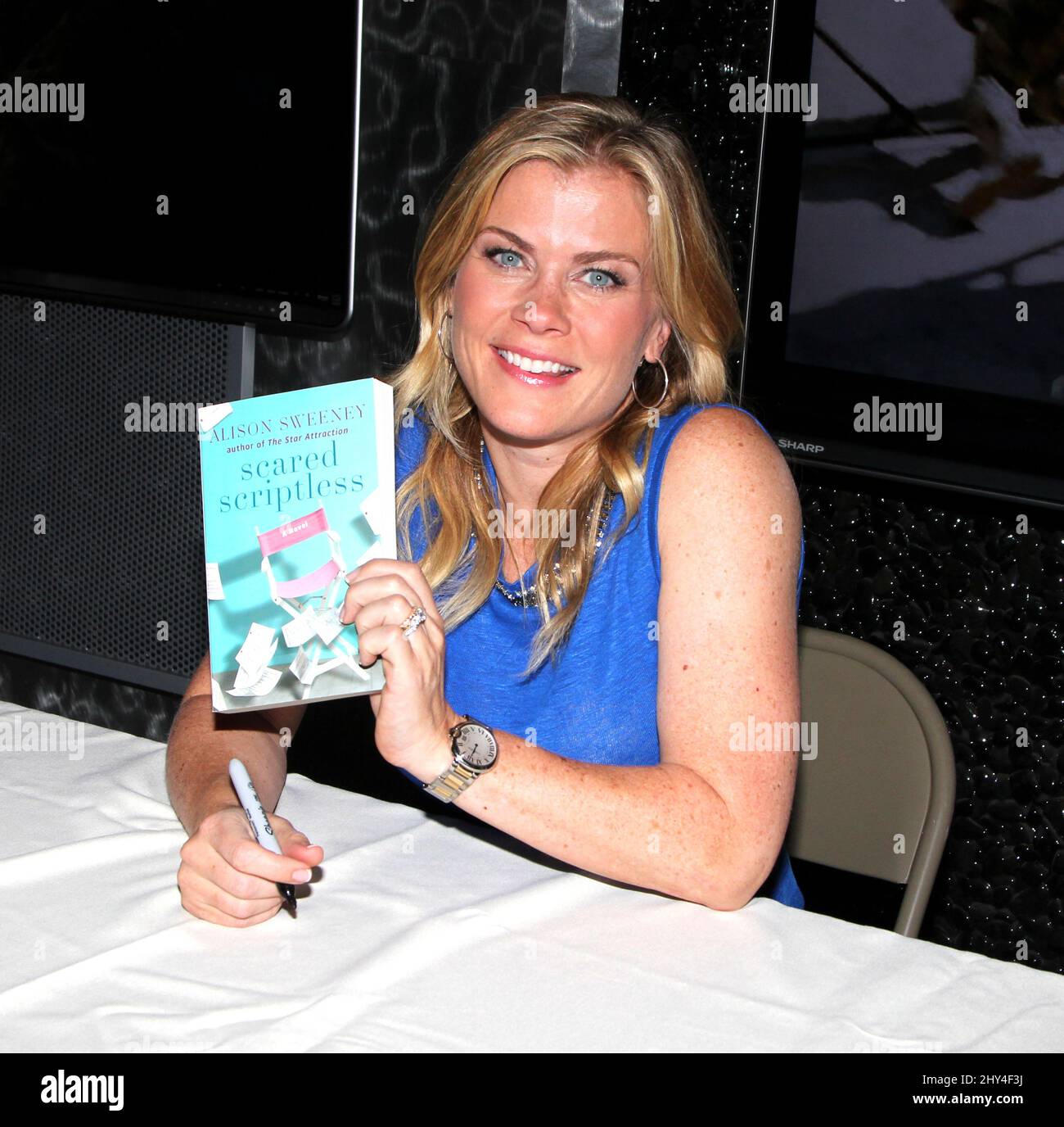 Alison sweeney signs copies hires stock photography and images Alamy