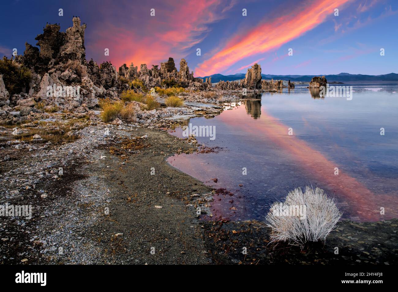Summer rocky lake mirroring hi-res stock photography and images - Alamy