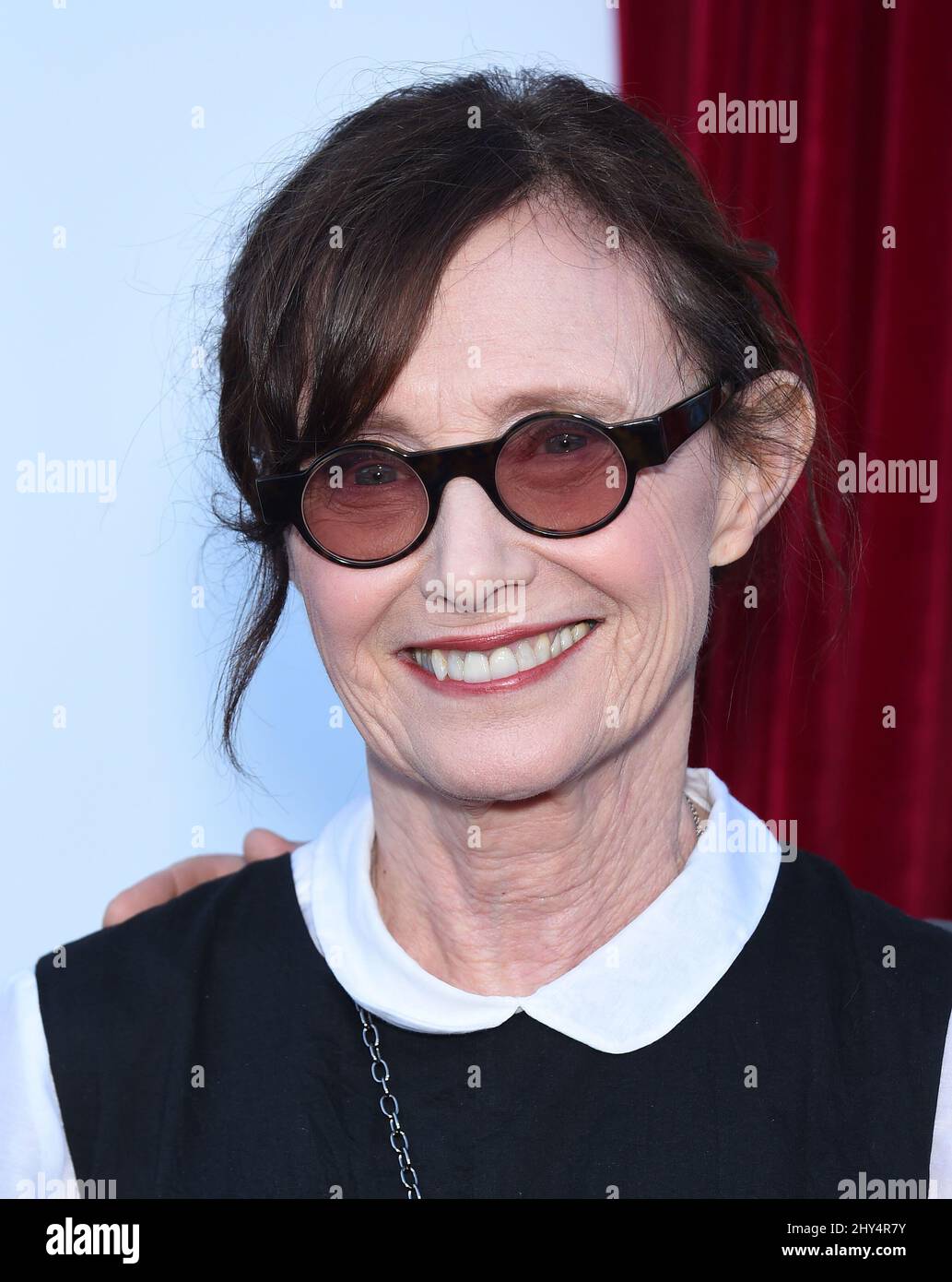 c8.alamy.com/comp/2HY4R7Y/mary-jo-deschanel-attend...