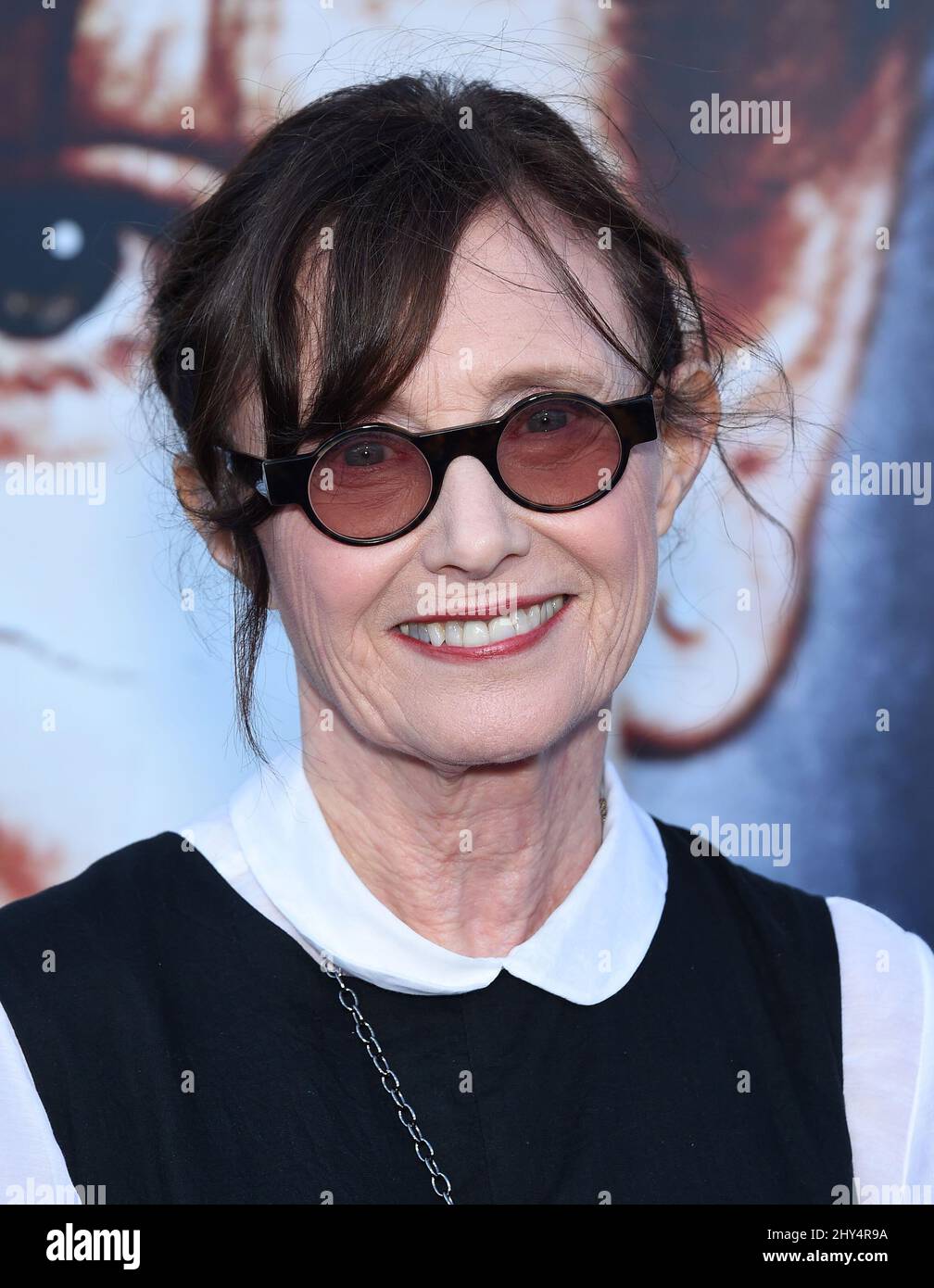 Mary Jo Deschanel Twin Peaks Are Zooey And Emily Deschanel Close?