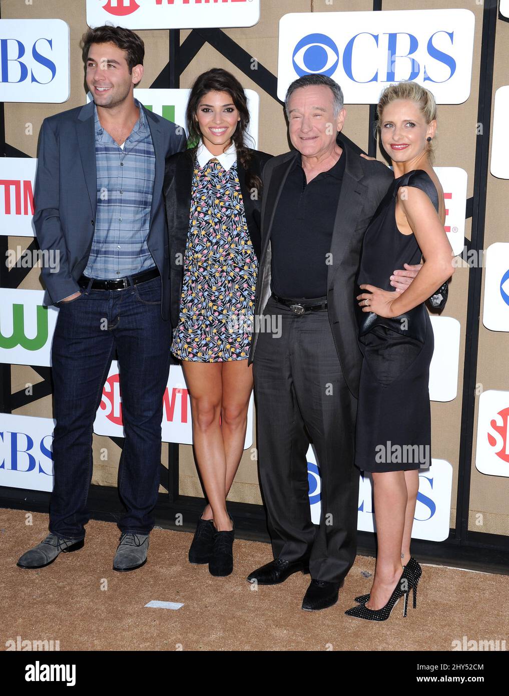 FILE PHOTO: Robin Williams dies age 63. July 29, 2013 Beverly Hills, Ca. James Wolk, Amanda Setton, Robin Williams and Sarah Michelle Gellar CBS, Showtime and The CW 2013 Annual Summer Stars Party held at The Beverly Hilton Hotel Stock Photo