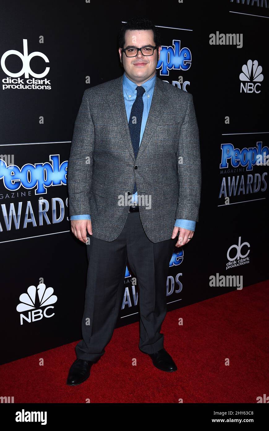 Josh Gad attending the People Magazine Awards at the Hilton Hotel Stock(01)