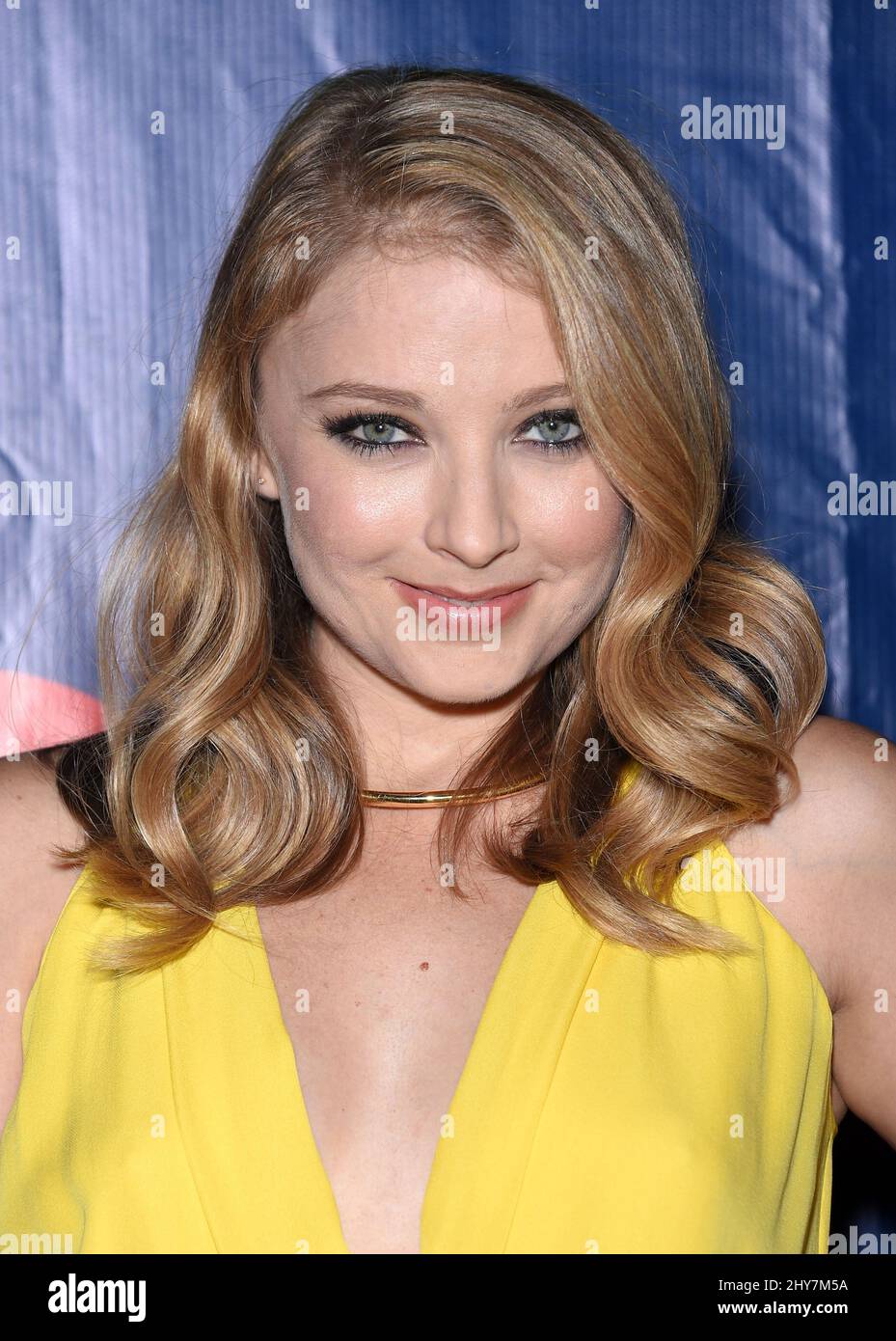 elisabeth-harnois-attending-