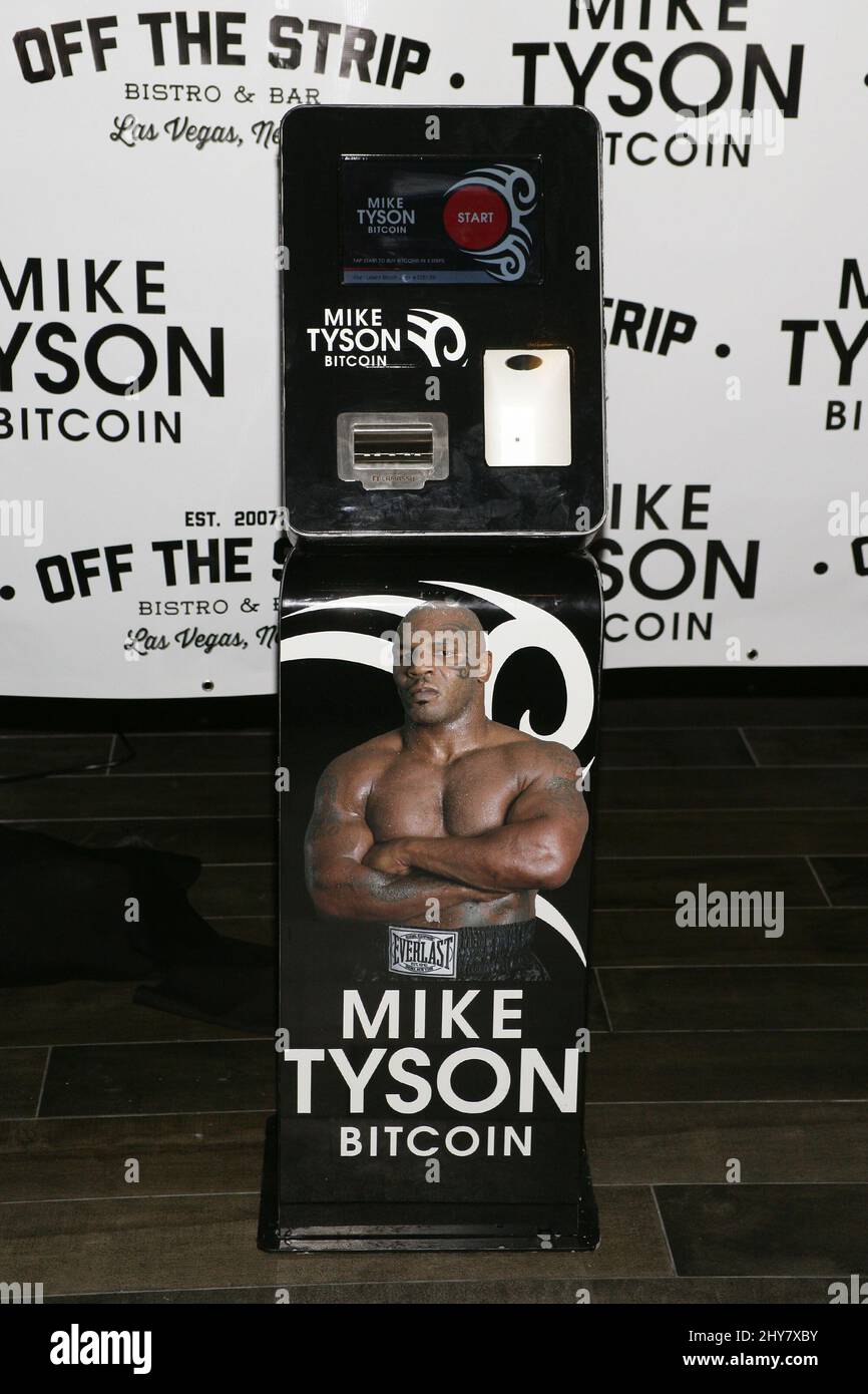 First atm machine hi-res stock photography and images - Alamy