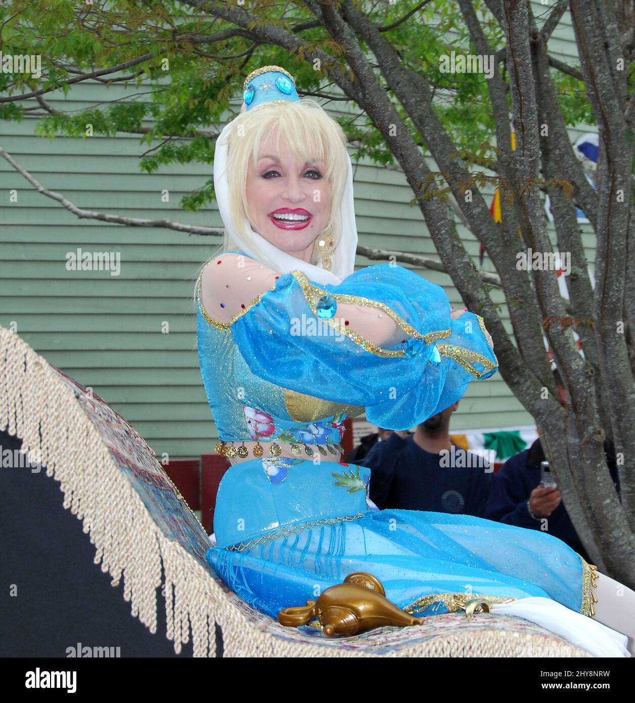 Dolly Parton Dolly Parton Dresses As A Genie At The Dollywood Parade During The Dollywood 2006 Opening Weekend Celebration Stock Photo - Alamy Dolly Parton Dolly Parton Dresses As A Genie At The Dollywood Parade During The Dollywood 2006 Opening Weekend Celebration Stock Photo - Alamy