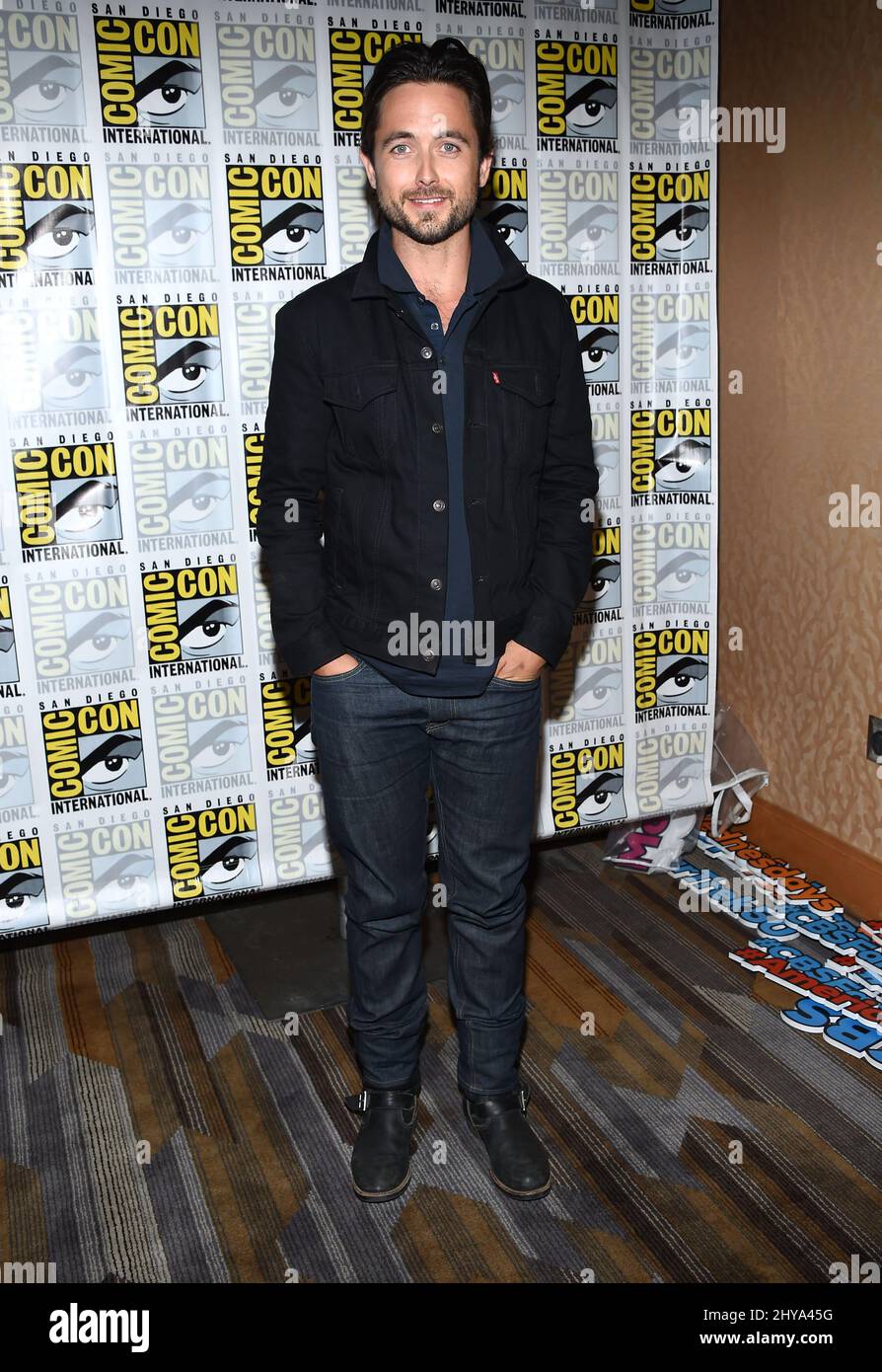 Justin chatwin hi-res stock photography and images - Alamy