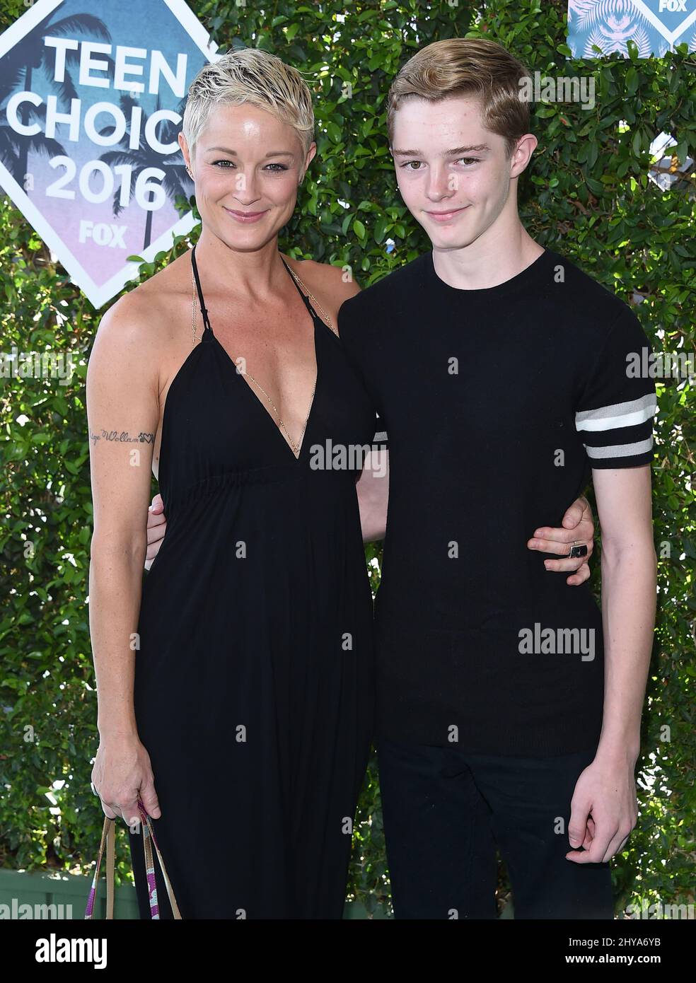 Teri Polo & Griffin Moore arrives to the Teen Choice Awards 2016 held at  the Forum Stock Photo - Alamy