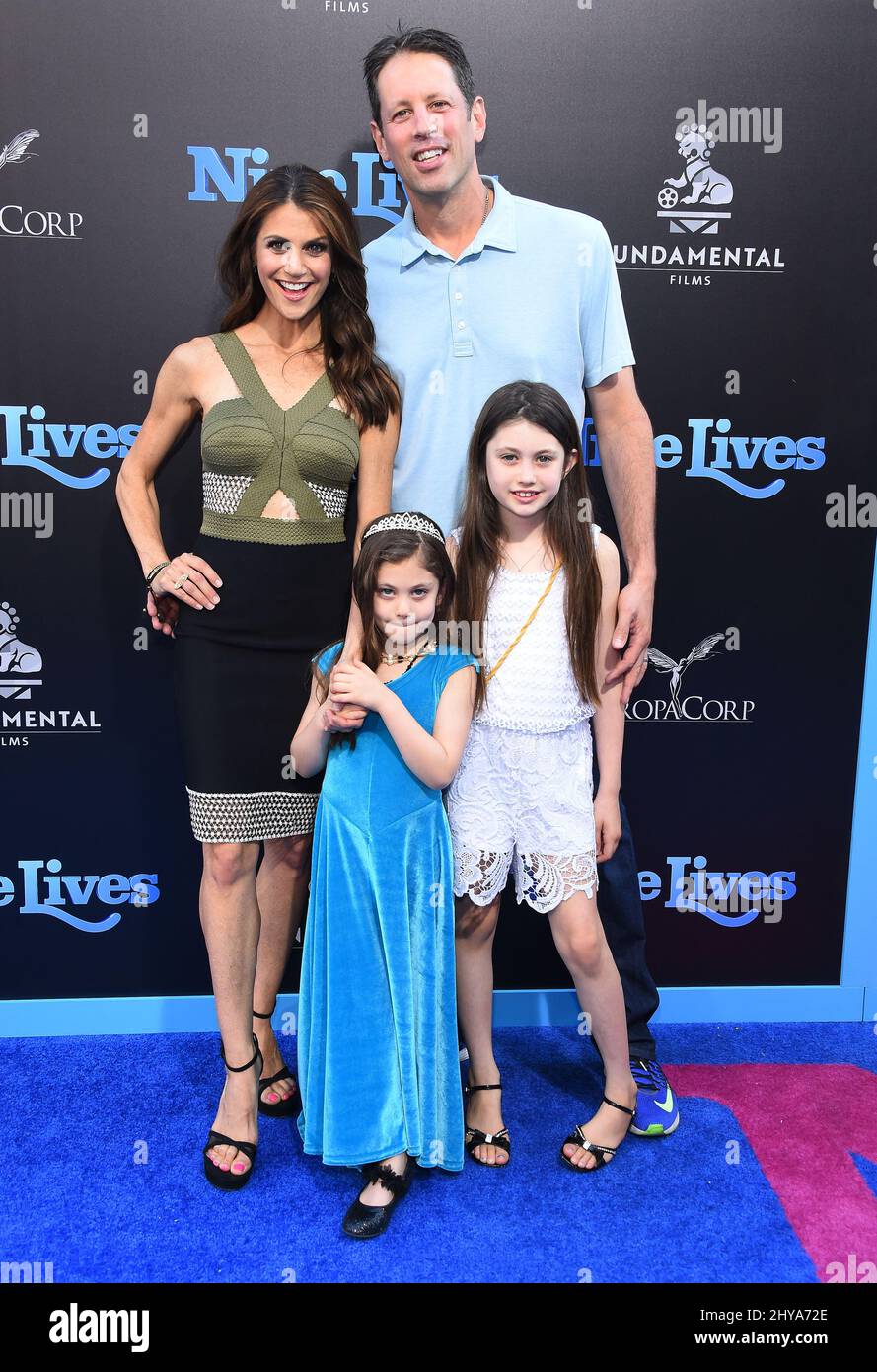 Samantha Harris, Michael Hess, Josselyn Hess & Hillary Hess arriving at the 'Nine Lives' World Premiere held at the Chinese Theatre Stock Photo