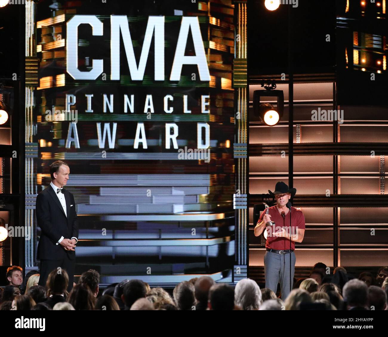 Kenny chesney cma award hires stock photography and images Alamy