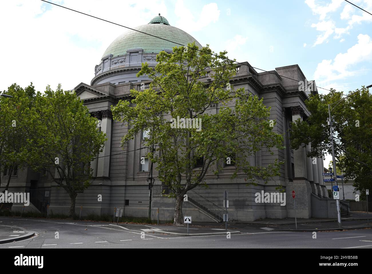 The grand Melbourne Synagogue, home to the Melbourne Hebrew Congregation or Toorak Shule, partially obscured by trees Stock Photo