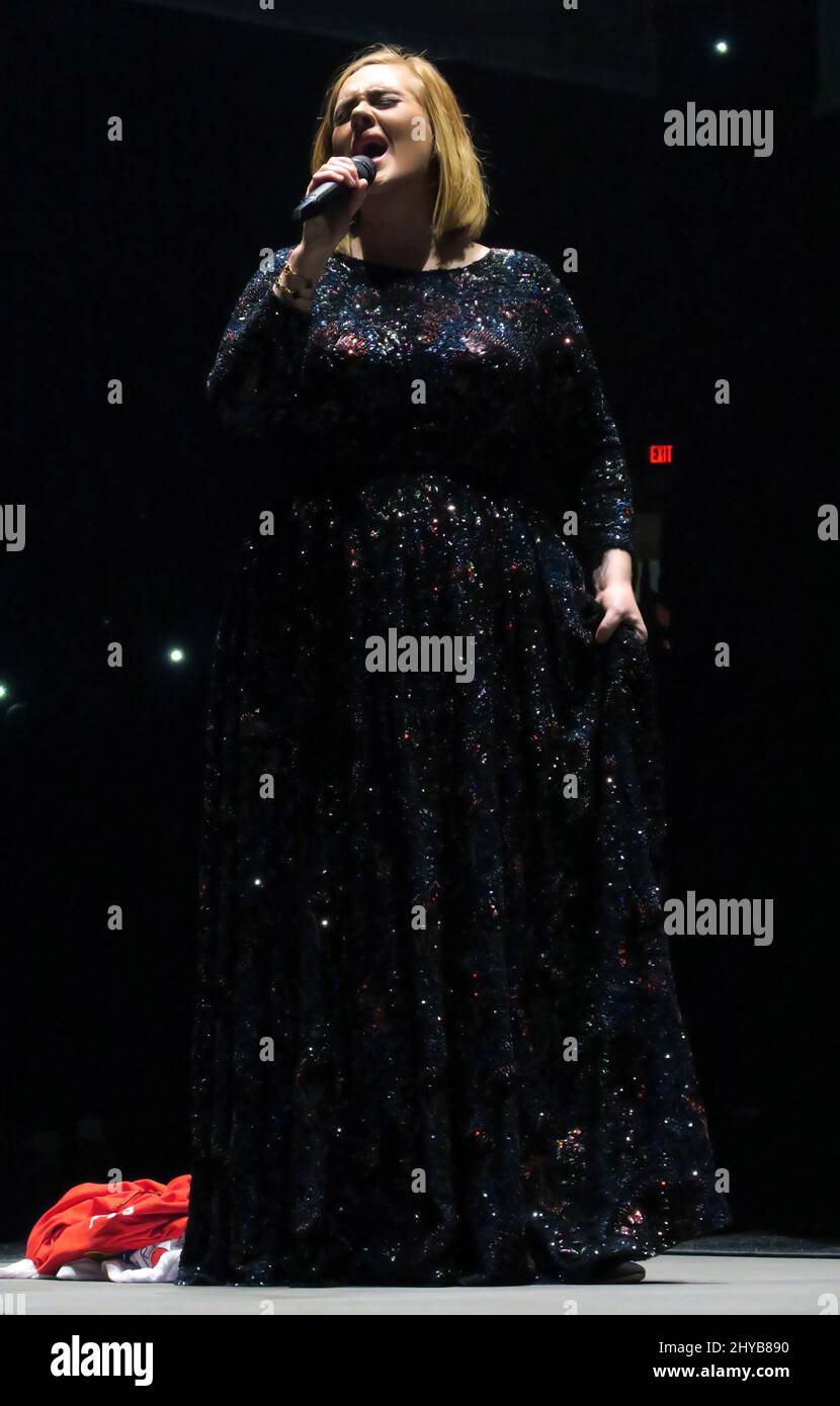 Adele performs during the last night of her US tour at Talking Stick ...