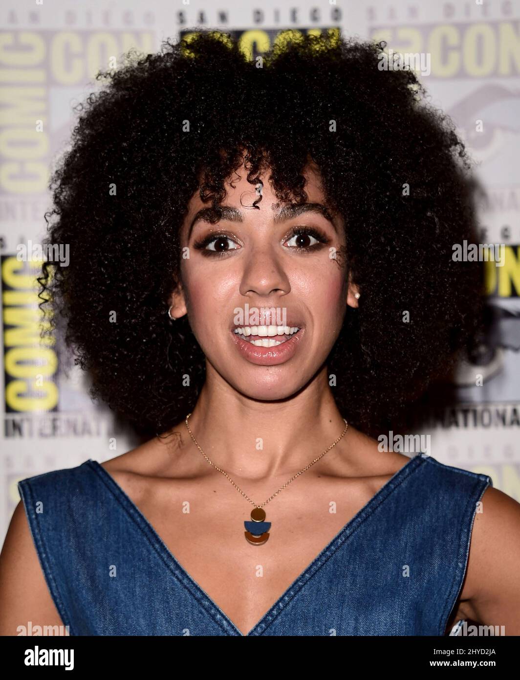 pearl-mackie-attending-the-bbc-america-s-doctor-who-cast-at-comic-con