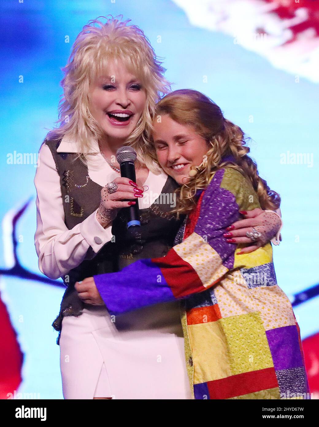 Dolly Parton and Tori Smith at the 