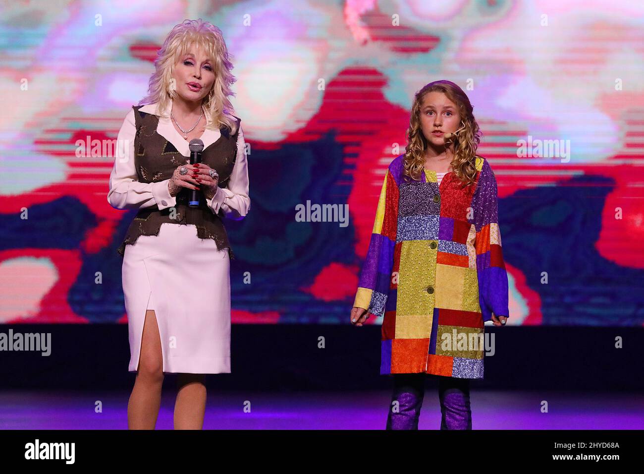 Dolly Parton and Tori Smith at the 