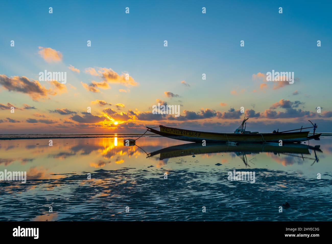 Sunrise on the sea, Vijaynagar Beach, Havelock Island, India Stock Photo