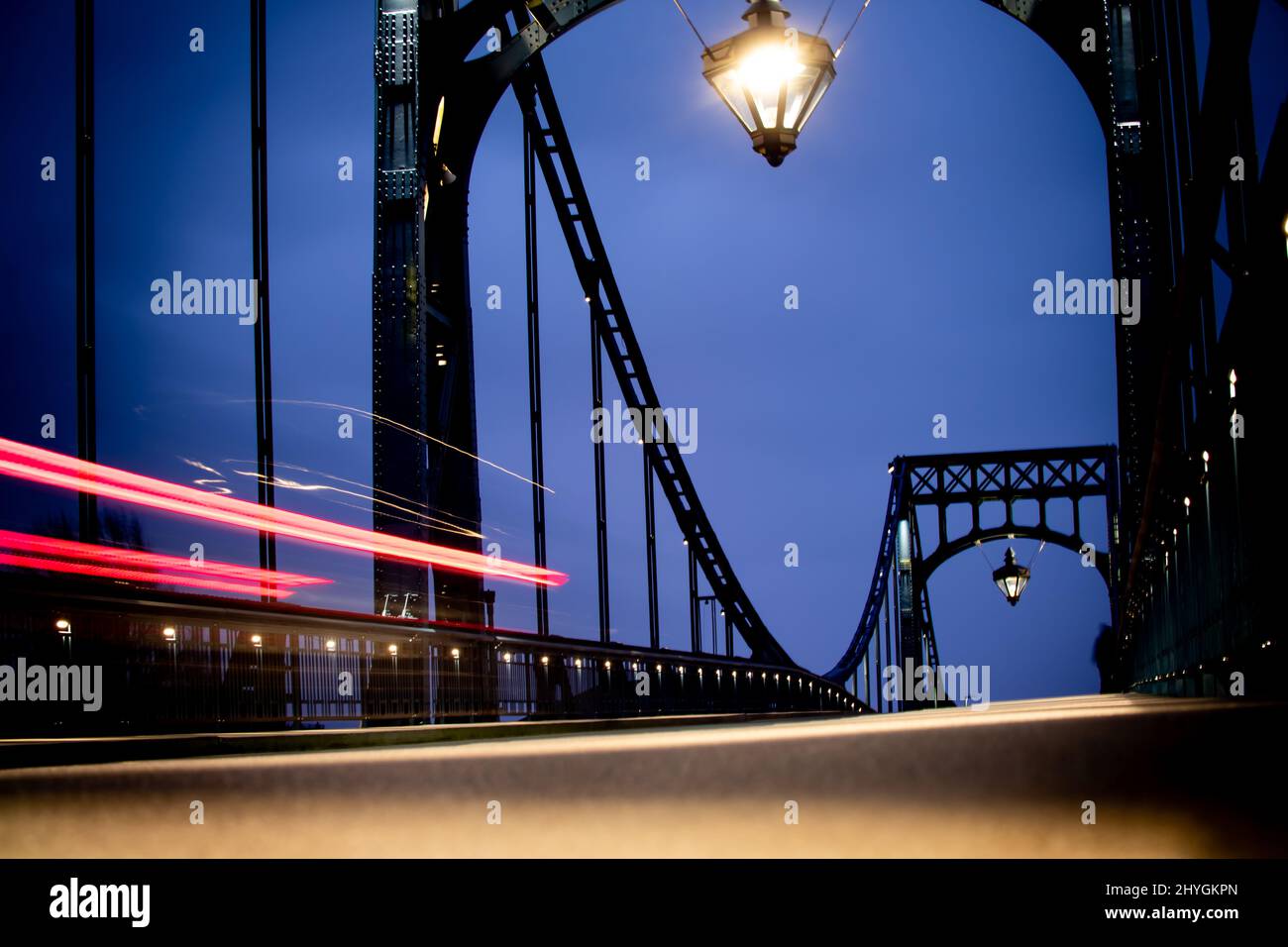 Black metal bridge hi-res stock photography and images - Alamy