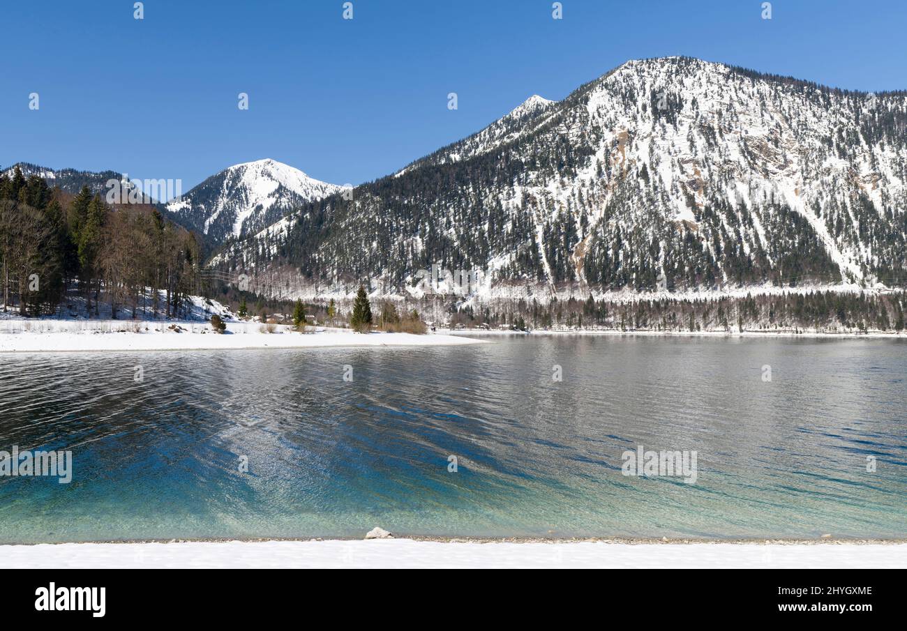View towards village Walchensee, Mt. Herzogstand and Mt. Heimgarten.  Lake Walchensee  in the snowy bavarian Alps. Europe Germany, Bavaria Stock Photo