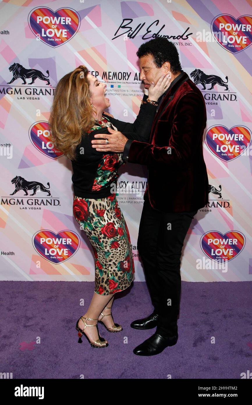 Shania Twain and Lionel Richie at the Keep Memory Alive 23rd Annual