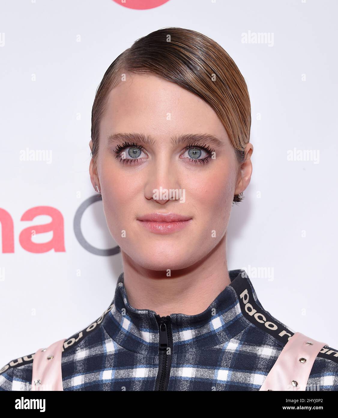 Mackenzie davis arriving hi-res stock photography and images - Alamy