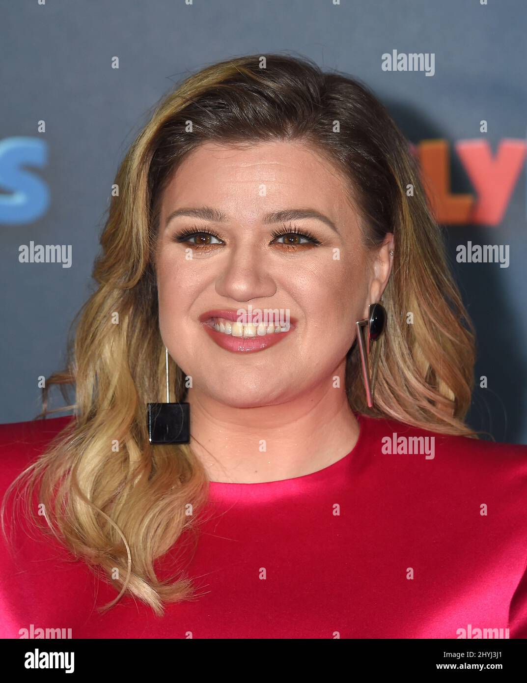 Kelly Clarkson attending the Ugly Dolls Photo Call in Los Angeles Stock Photo - Alamy Kelly Clarkson attending the Ugly Dolls Photo Call in Los Angeles Stock Photo - Alamy