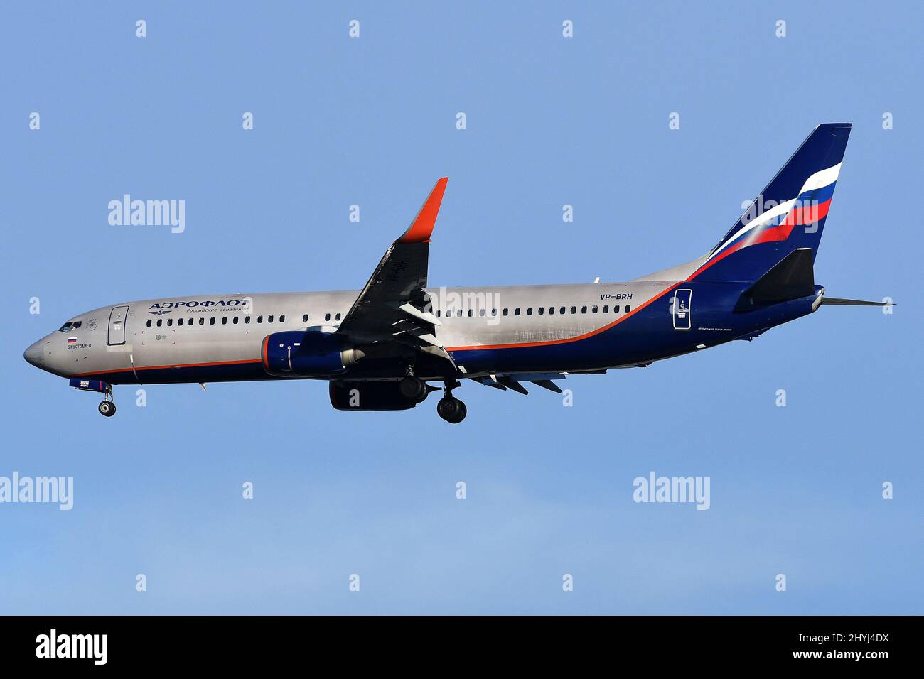 SANCTIONS - FOLLOWING RUSSIAN INVASION OF UKRAINE AEROFLOT AIRLINE FORCED TO MOVE AIRCRAFT FROM BERMUDA TO RUSSIAN REGISTER. BOEING 737-800(W) VP-BRH. Stock Photo