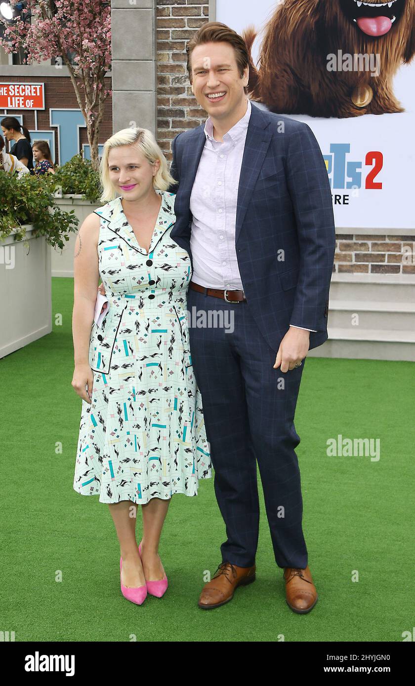 Valerie Chaney and Pete Holmes at 'The Secret Life of Pets 2' Los