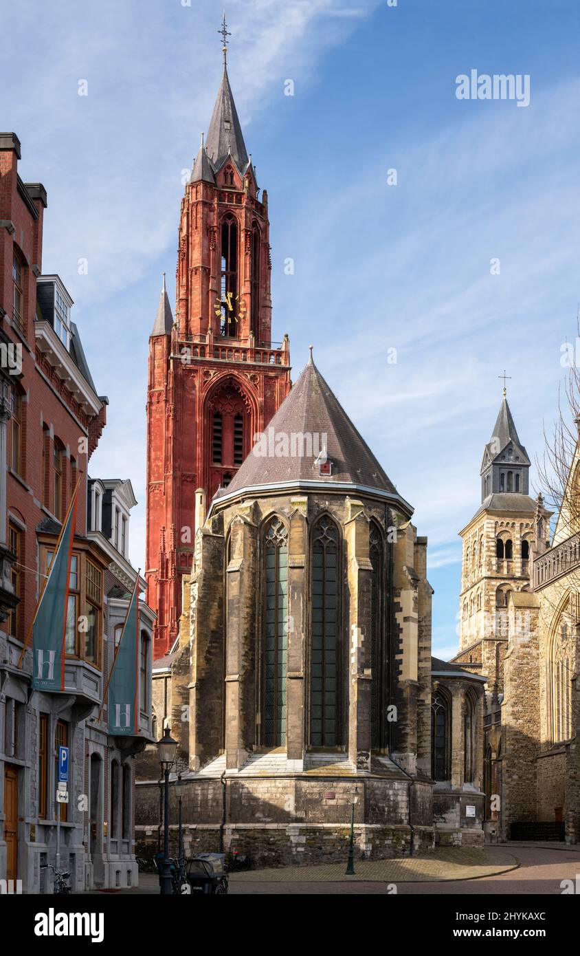 Maastricht, Basiliek van Sint Servaas und Sint-Janskerk (Servatiusbasilika und Johanniskirche), Blick von Osten Stock Photo